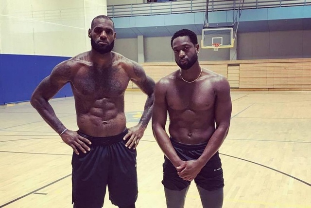 公开透明的 公开透明的